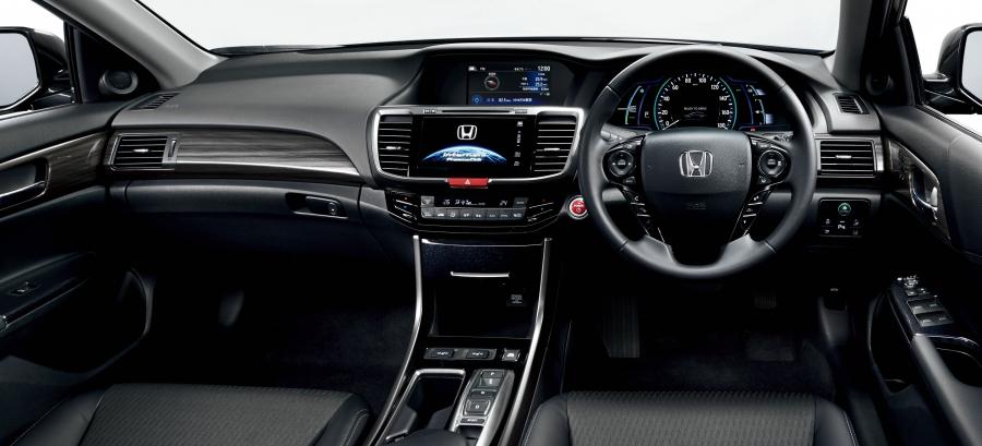 Торпедо Honda Accord Hybrid 2016 года  (JP) (фото 2 из 12)